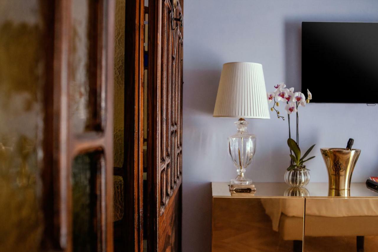 Palazzo Dei Grifoni - Luxury Suites - サン・ベネデット・デル・トロント エクステリア 写真