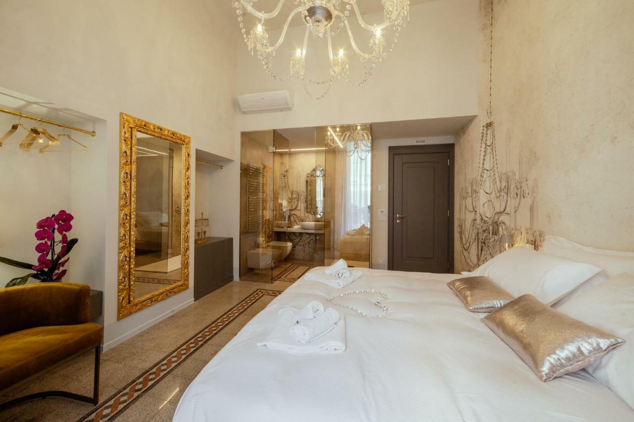 Palazzo Dei Grifoni - Luxury Suites - サン・ベネデット・デル・トロント エクステリア 写真