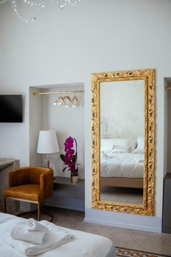 Palazzo Dei Grifoni - Luxury Suites - サン・ベネデット・デル・トロント エクステリア 写真